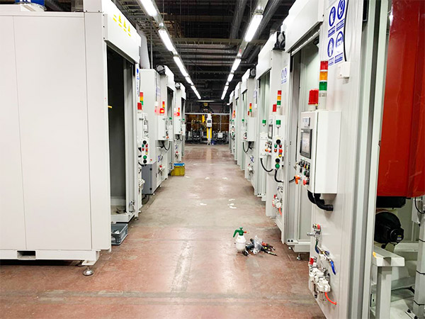 汽車零部件焊接機(jī)器人工作站案例！